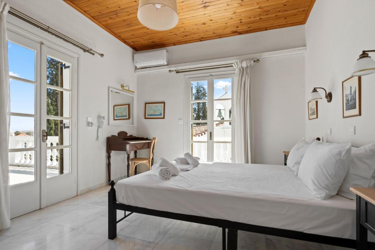 Kalomira * Spetses Town